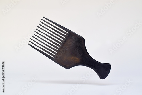 Bilde på lerret Elegant hair pick product featuring textured tines with levitation, white backdr