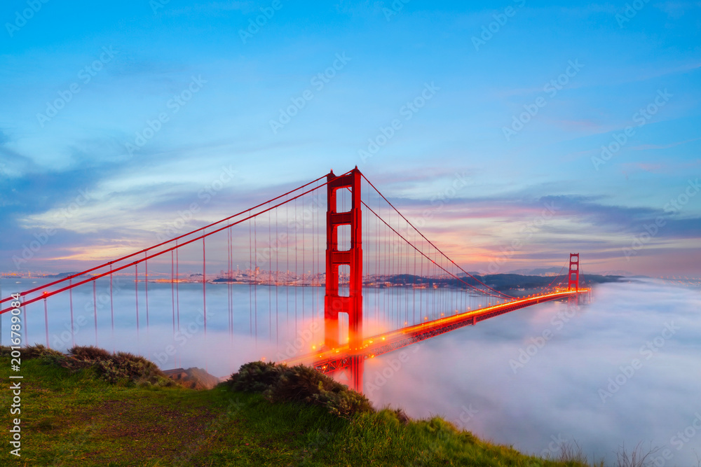 Fototapeta premium Golden Gate Bridge, San Francisco, California, USA