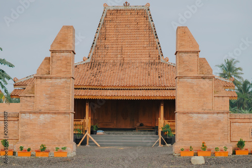Fotografie The traditional Joglo building looks magnificent with its wooden materials and distinctive clay tile roof