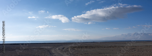 Φωτογραφία Lakes and mountains in the uninhabited areas of Tibet