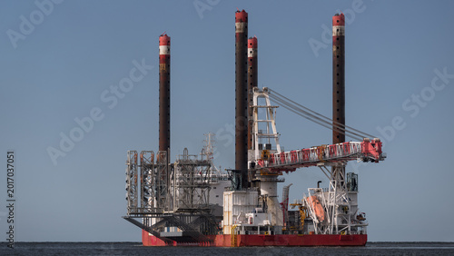 SEPCIALIZED OFFSHORE SUPPORT VESSEL - Self-elevating offshore construction work platform with deck crane 