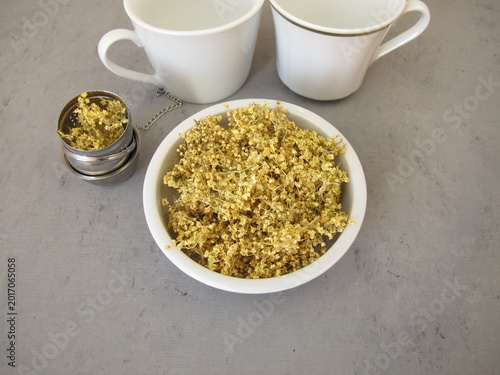 Cuadro en lienzo Dried elderflowers from the black elder bush, a tea egg and cups
