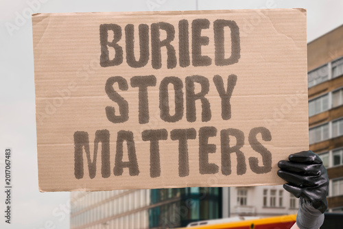 Quadro su tela "Buried Story Matters" Suppressed investigative stories leave public issues unexamined