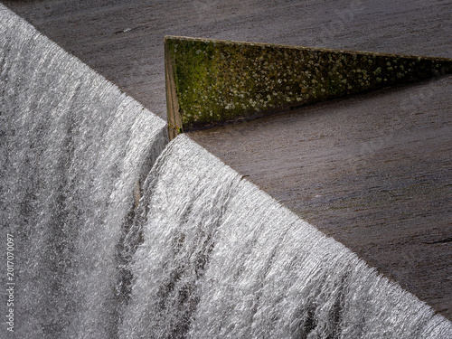 Fényképezés Water flowing over concrete dam spillway from the Collanges Dam  in Ardeche Fran