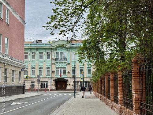 Canvas Print The Garden Ring, city streets, beautiful architecture, and attractions of Moscow on a warm spring day