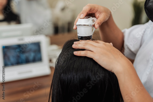 Obraz na plátně Digital scalp analyzer examining scalp and hair follicles at a head spa for scalp assessment, dandruff detection, oil analysis, and hair wellness treatment