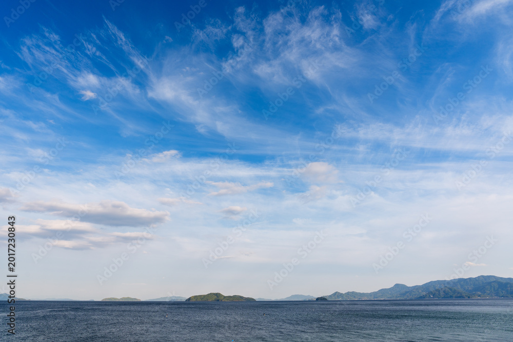 Fototapeta premium 山口県岩国市 潮風公園みなとオアシスゆうの海岸風景