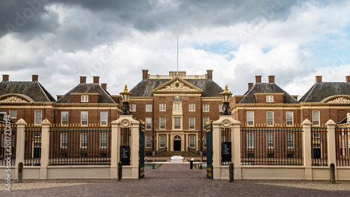 Bild auf Leinwand Grand exterior facade of Paleis Het Loo in Apeldoorn, Netherlands