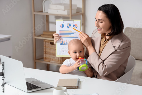Young businesswoman with di...