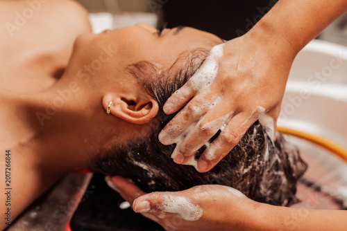 Foamy shampoo massage at a Japanese head spa to deeply cleanse the scalp, stimulate circulation, and promote healthy hair and relaxation.
