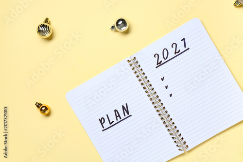Notebook with empty to do l...