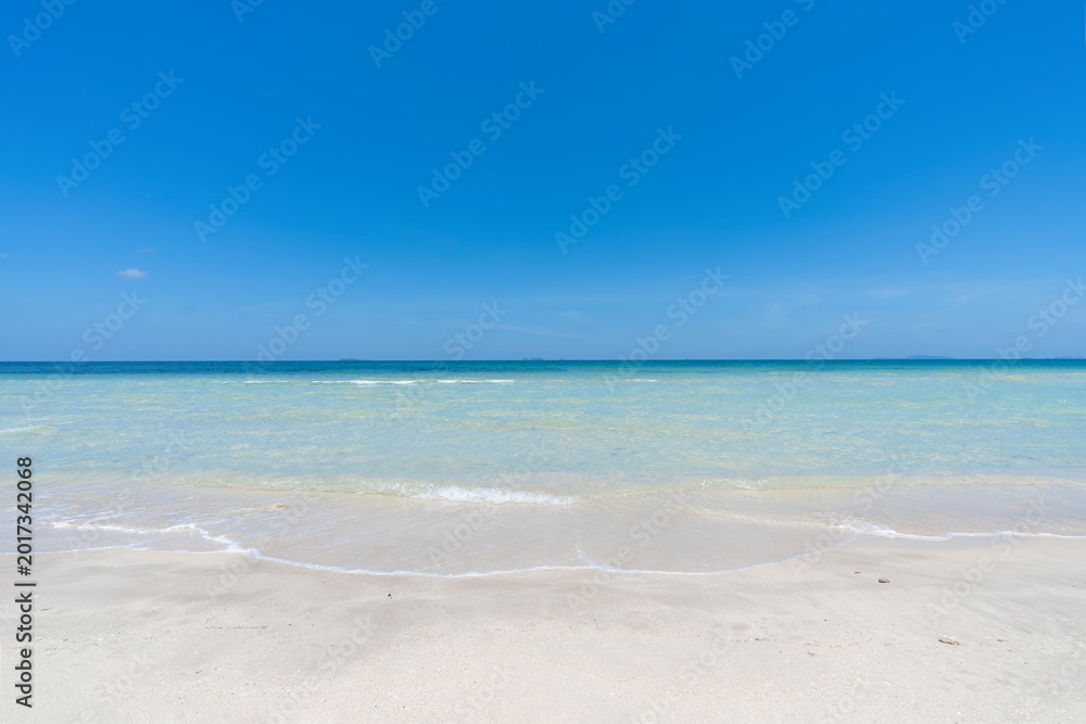 Fototapeta premium Thung Wua Laen Beach, Chumphon, Beautiful Summer Sea in Southern Thailand, White Sand Beach Clear Blue Sky Calm Waves Tropical Seascape Natural Landscape for Travel Review Background Relaxing Vacation