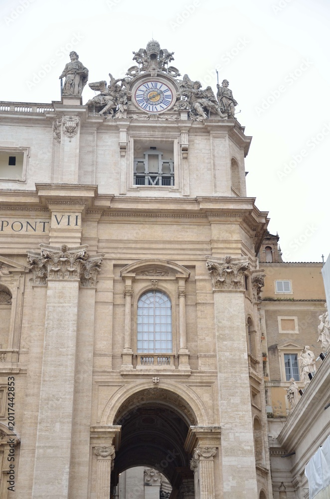 Fototapeta premium Historic Cathedral Facade with Ornate Clock Tower and Classical Sculptures