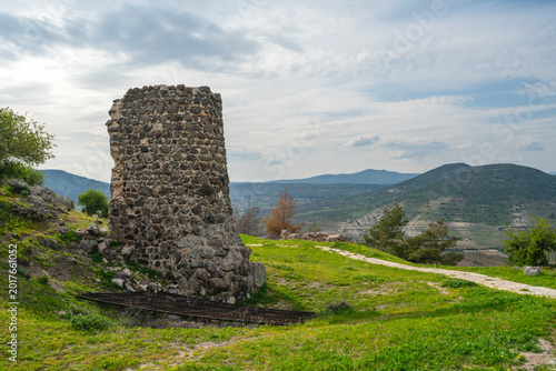 Bild auf Leinwand The scenic views of Ravanda Castle, locally known as Ravanda Kalesi, are situated on a hill west of the village of Belenözü, in the province of Kilis, Turkey