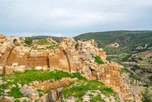 Schilderij op canvas The scenic views of Ravanda Castle, locally known as Ravanda Kalesi, are situated on a hill west of the village of Belenözü, in the province of Kilis, Turkey