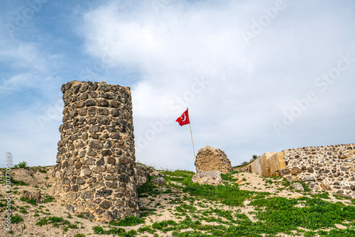 Tableau sur toile The scenic views of Ravanda Castle, locally known as Ravanda Kalesi, are situated on a hill west of the village of Belenözü, in the province of Kilis, Turkey