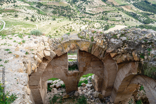 Φωτογραφία The scenic views of Ravanda Castle, locally known as Ravanda Kalesi, are situated on a hill west of the village of Belenözü, in the province of Kilis, Turkey