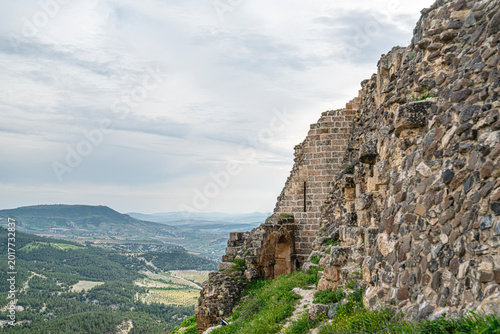 Bild auf Leinwand The scenic views of Ravanda Castle, locally known as Ravanda Kalesi, are situated on a hill west of the village of Belenözü, in the province of Kilis, Turkey