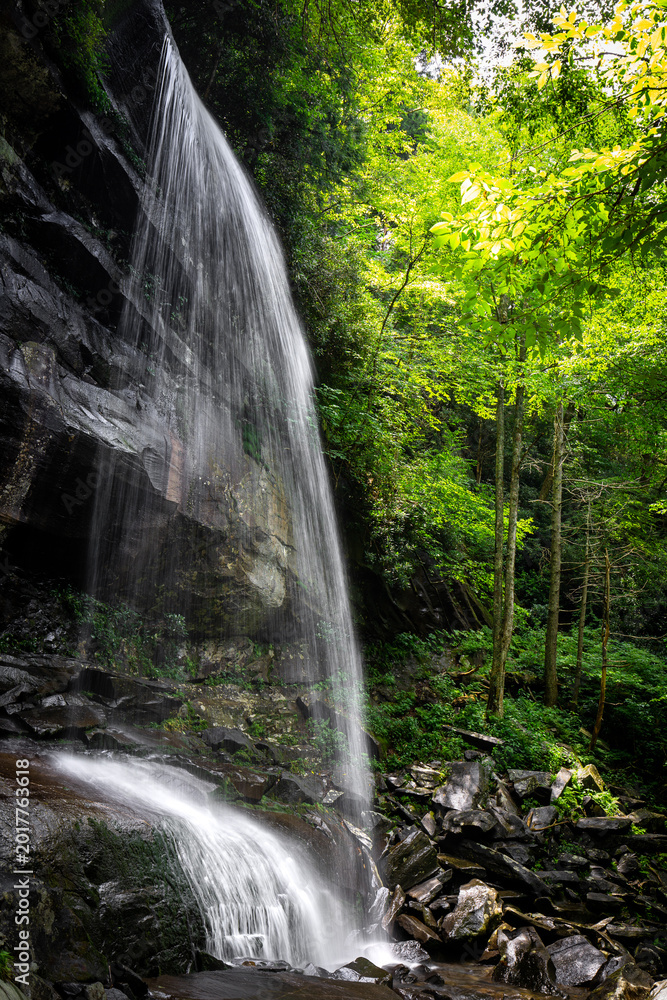 Obraz premium Great Smoky Mountains waterfalls hiking trails and mountain landscapes