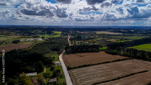 Panoramic aerial image of a typical Brazilian rural landscape, highlighting the contrast between agricultural activity and environmental preservation.
