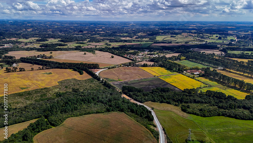 Panoramic aerial image of a typical Brazilian rural landscape, highlighting the contrast between agricultural activity and environmental preservation.