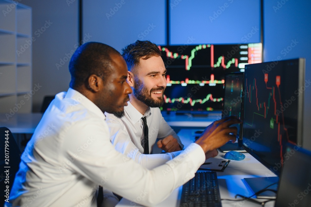 Fototapeta premium Financial Analyst Talking to Investment Banker in the Evening at Work.