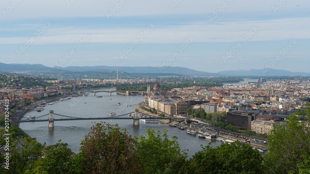 Fototapeta premium Budapest Panorama with Chain Bridge, Parliament, and Danube from Gellért Hill