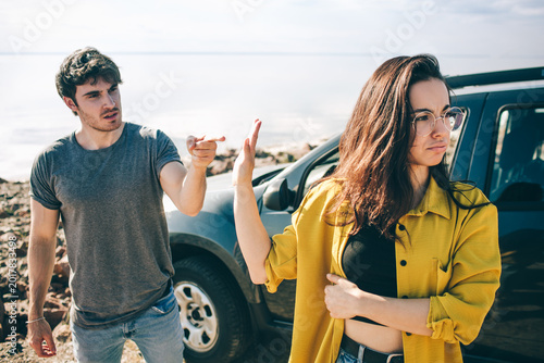 Foto Family quarrel near the car