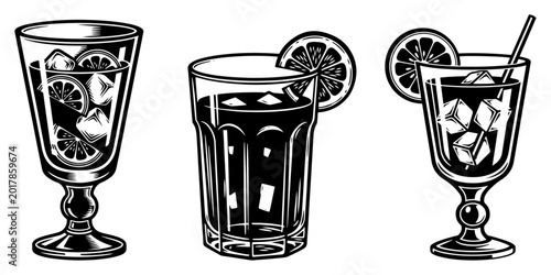 Photos Set of cold drinks and cocktails in glasses with ice and citrus, vintage engravi
