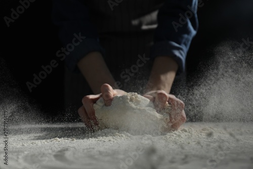 Tableau sur toile Making bread