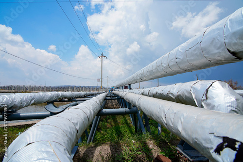 Fotografía Oil pipeline, Oil and gas processing plant with pipe line valves