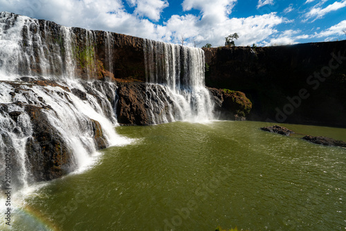 Foto Sae Pong Lai waterfall dramatic Laos