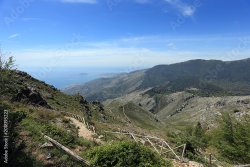 Tableau sur toile Hiking Trail with Wooden Fence on Mount Redentore Overlooking the Gulf of Gaeta