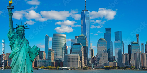 Bild auf Leinwand Liberty monument and NYC skyline, USA
