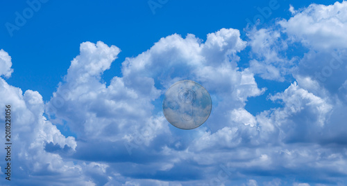 Wolken Panorama mit einem Vorhängeschloss
