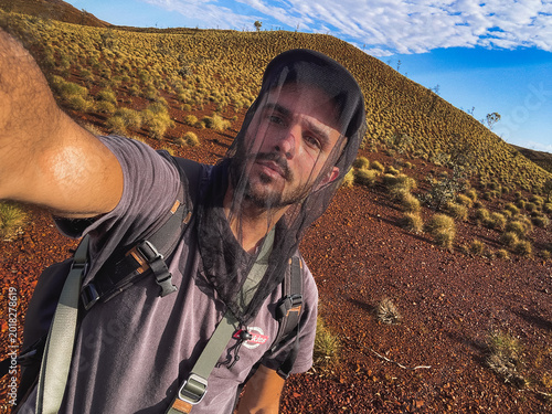 Tableau sur toile Man wearing fly net hiking in australian outback