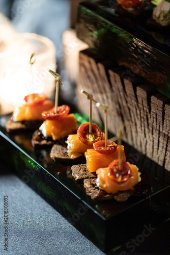 Photos Pumpernickel bread sandwich snack with cured smoked salmon and fresh avocado ser
