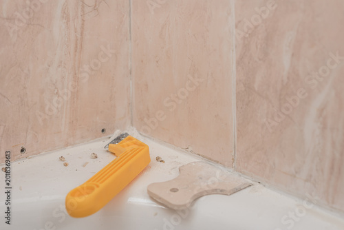 Tableau sur toile Closeup of corner scraper and plastic spatula for removing seams