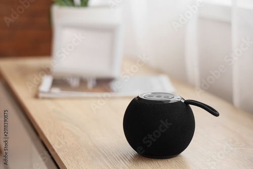 Wireless portable speaker o...