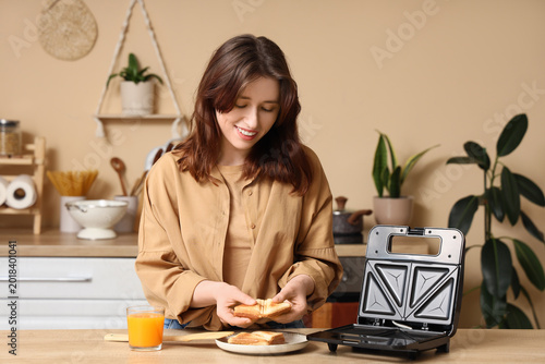 Young woman with roasted sn...