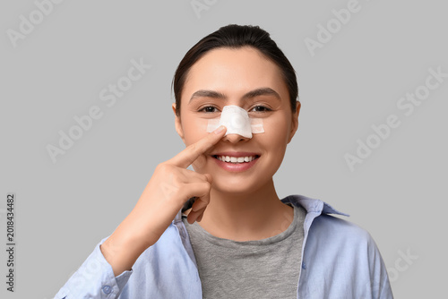 Young woman pointing at ban...
