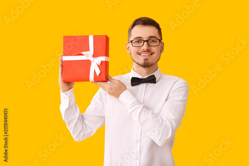 Handsome man with gift box ...