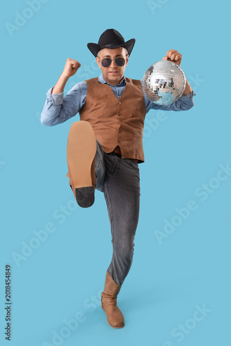Cool mature cowboy with dis...