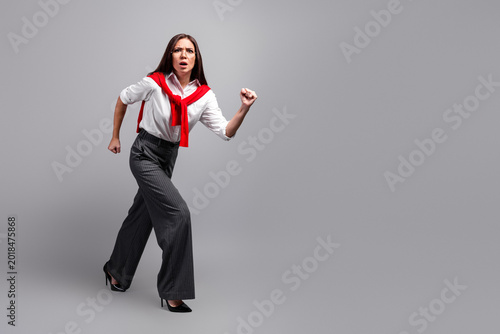 Fotografía Determined businesswoman walking with purpose and assertive expression in profes