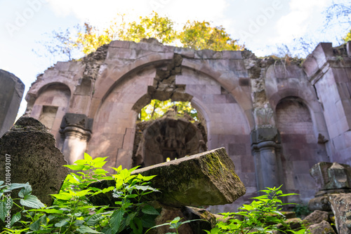 Φωτογραφία Ruined ancient church with crumbling stone walls and broken architecture, evoking history, decay, abandonment, and a haunting sense of forgotten spiritual heritage