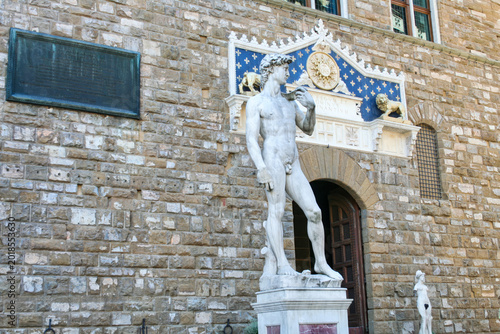 Foto Statue of David Replica in Front of Palazzo Vecchio in Piazza della Signoria, Florence