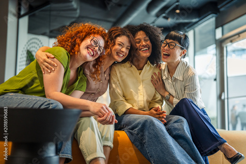 Fotografía Diverse women coworkers sharing happy moments and laughing