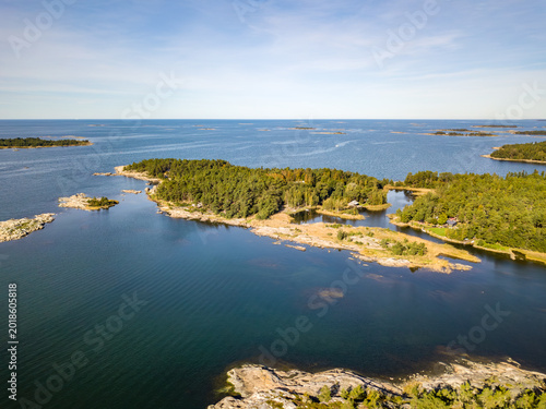 Фотография Aerial view of the Finnish archipelago with lush green islands and calm blue sea under a clear sky
