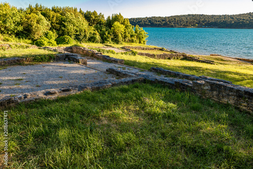 Obraz na plátne Vizula Archaeological Park in Croatia, ruins of an ancient house, walls of a Rom
