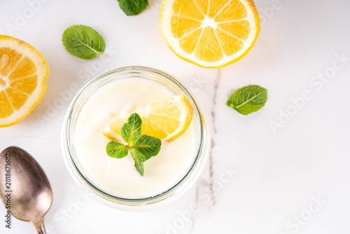 Photos Sweet and sour Lemon Yogurt Mousse or pudding